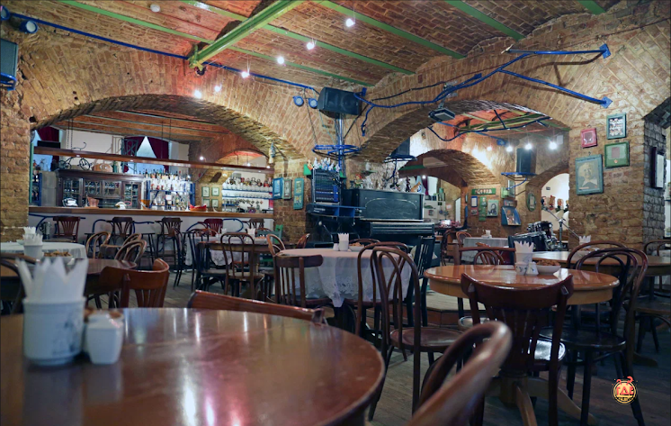 Основной зал  в «Клуб Петрович» фотография №6