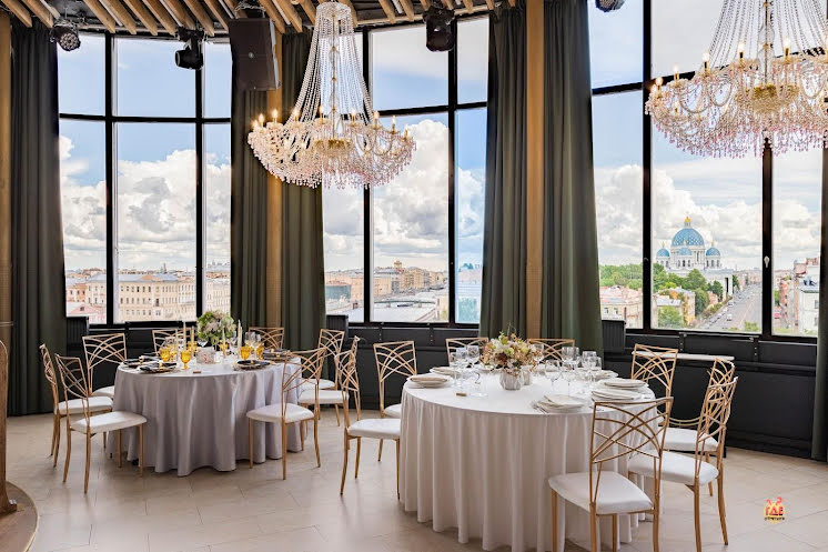 Основной зал  в «Graf ZEPPELIN» фотография №5