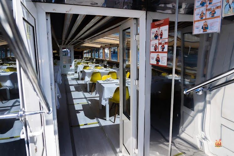 Основной зал в «Теплоход "Альта"» фотография №8