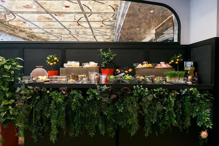 Основной зал  в «BISTROT 44» фотография №8