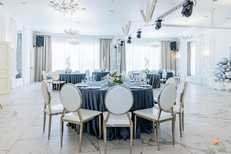 Зал «Лев Толстой» в «Еда и Миръ» фотография №15