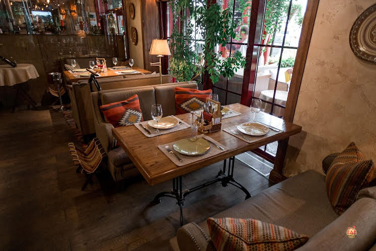 Основной зал в «Бастурма» фотография №2