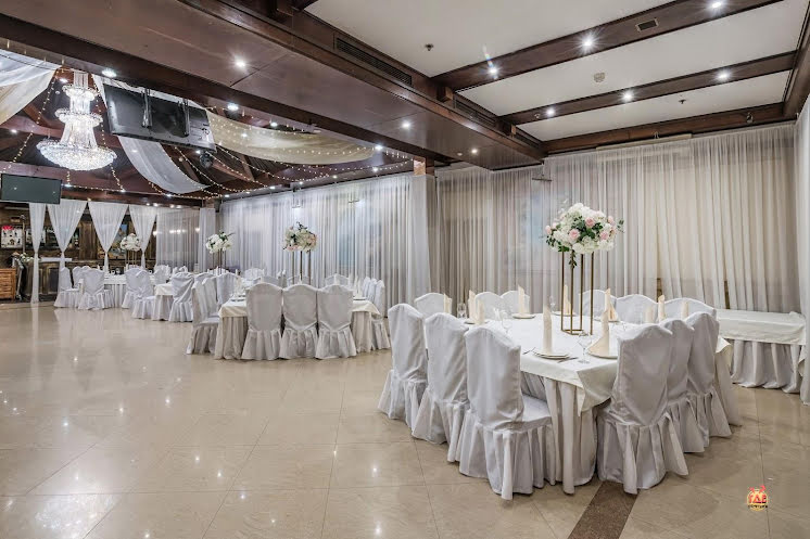 Большой зал в «Люкс» фотография №1