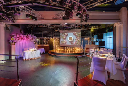 Зал на втором этаже в Караоке-зал