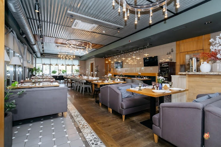 Основной зал в «Хинкальная на Достоевского» фотография №7