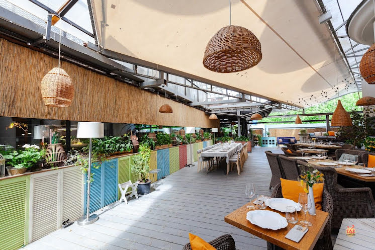 Малая летняя веранда в «Food Embassy» фотография №4