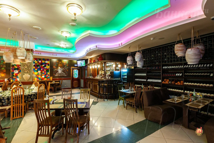 Основной зал ресторана в «Очаг Grill» фотография №14