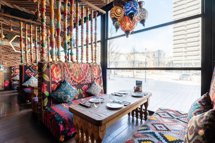 Зал ресторана  в «Чайхона №1 на Новом Арбате» фотография №8