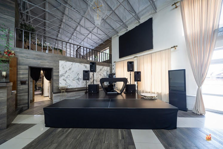 Большой зал в «Конюшня» фотография №4