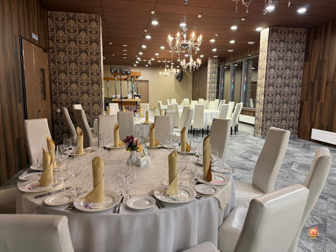 Основной зал ресторанного комплекса в «БОР» фотография №14