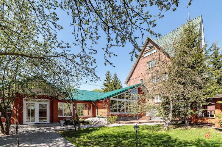 Замок на берегу в «Anstar House Vatutinki» фотография № 1