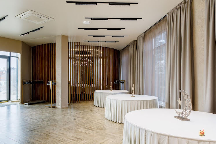 Банкетный зал на 1 этаже с вип-комнатой в «Эмиз» фотография №2