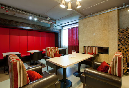 Переговорная VIP-зона с камином в Переговорная VIP-зона