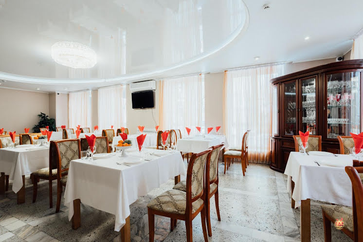 Основной зал в «Строитель» фотография №1