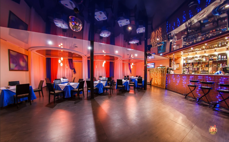 Основной зал в «Роял-кафе» фотография №1