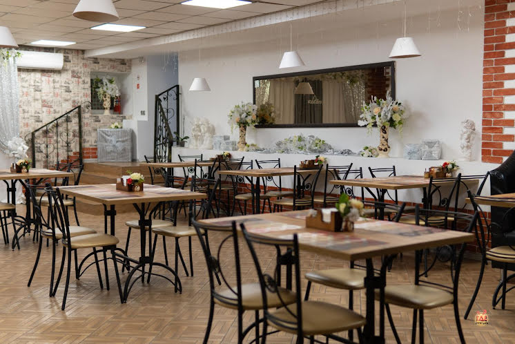 Зал на 55 человек в «Кафе-Кафе на Ленина» фотография №4