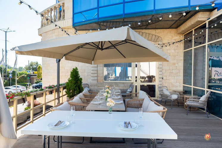 Летняя терраса в «Radisson Blu» фотография №3