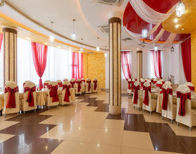  ресторан У Озера ​на Героев Космоса