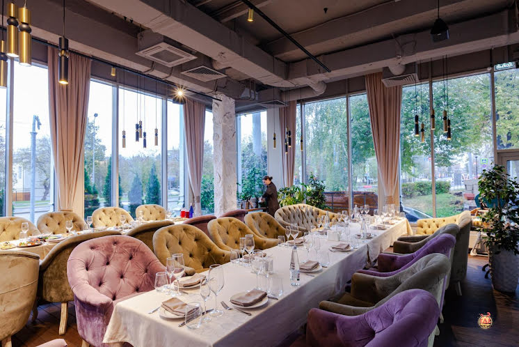 Зал на 2 этаже  в «Сытый лось на Большой Семёновской» фотография №5