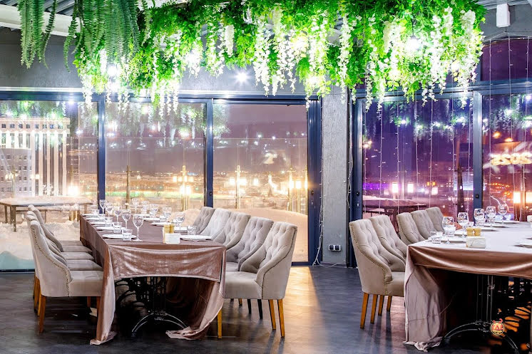 Основной зал в «SKY8 Terrace&Grill» фотография №15