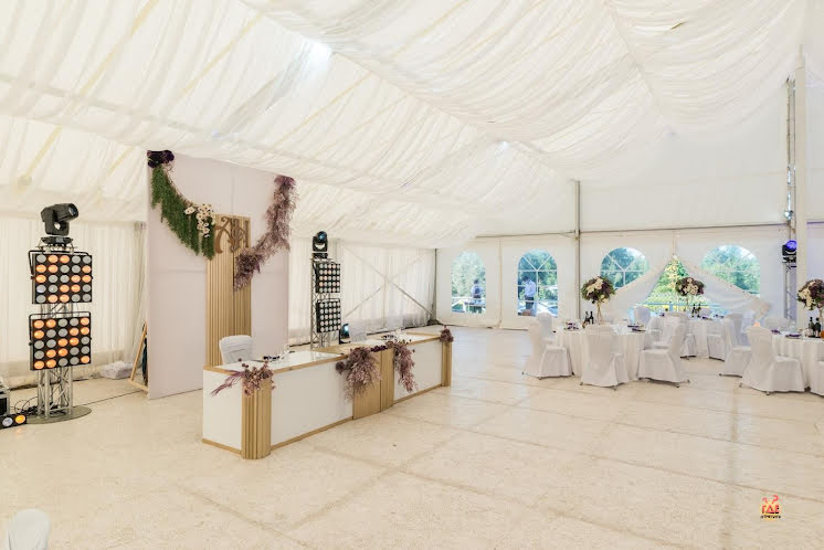 Шатер у пруда в «Sofrino Park» фотография №8