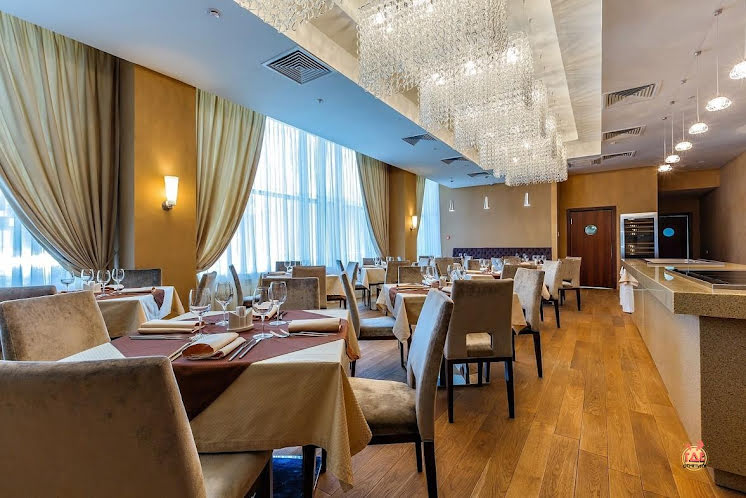 Ресторан в «РАЙКИН PLAZA HOTEL» фотография №3