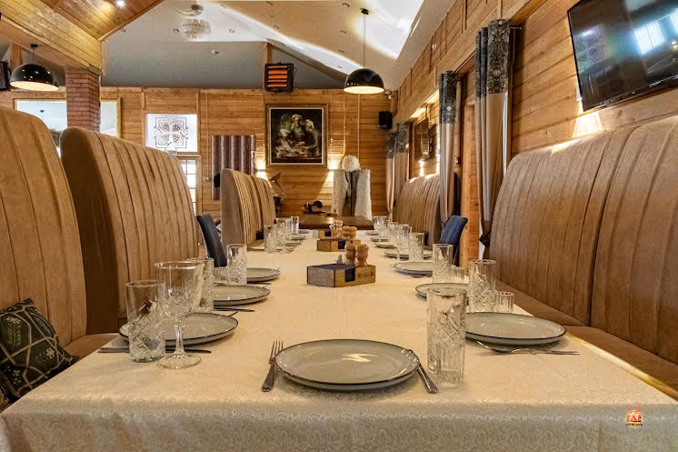 Основной зал в «Генацвале на Краснопольском» фотография №7