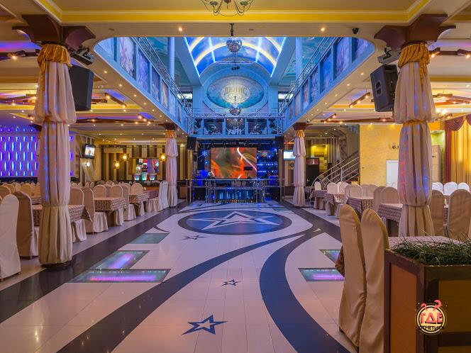 Основной зал  в «Делис» фотография №2