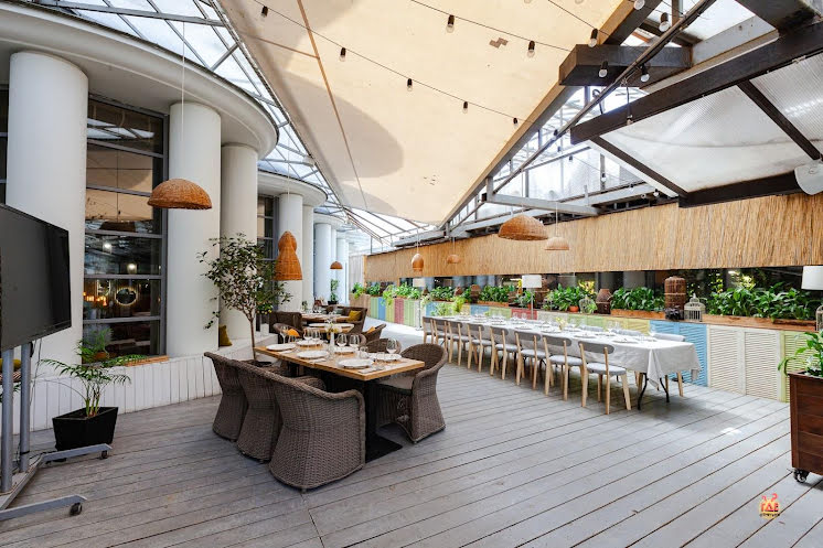 Малая летняя веранда в «Food Embassy» фотография №7