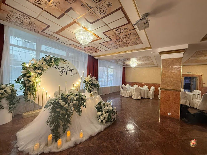 Зал «Голден холл» в «АМАКС Золотое кольцо» фотография №5