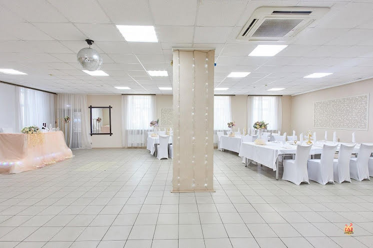 Основной зал в «Уютный» фотография №4