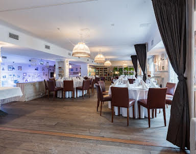  ресторан Stroganoff Bar & Grill