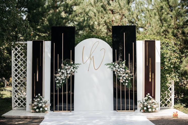 MOON’E в «MƆON’E» фотография №1