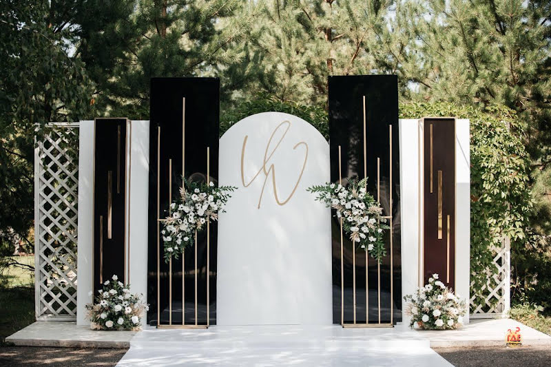 MƆON’E фотография №1