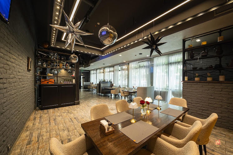 Основной зал в «Belle Famille» фотография №12