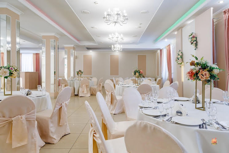 Основной зал в «Милорд» фотография №9