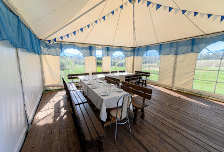 Летний шатер у реки  в Летний шатер у реки 