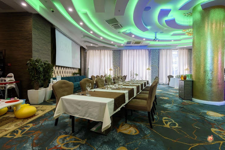 Зал "Атмосфера"  в «Ramada» фотография №6