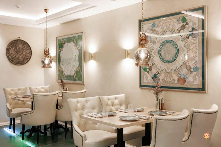 Зал с витражными окнами  в «Сунжа» фотография №4