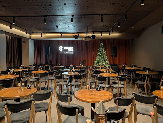 Основной зал в «StandUp клуб на Белинского» фотография № 1