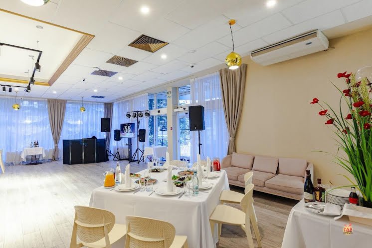 Зал ресторана в «Истра Гарден» фотография №19