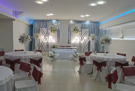 Жемчужный зал в Зеркальный зал