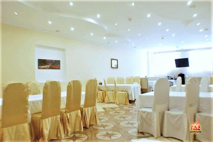 Зал на 40 человек в «Кариночка» фотография №2