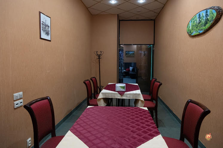 Переговорная комната в «Angel Hotel» фотография №5