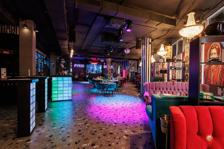 Основной зал в «Руки ВВерх! Бар Химки» фотография №4