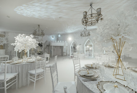 Зеркальный зал в Зал кафе "Ив"