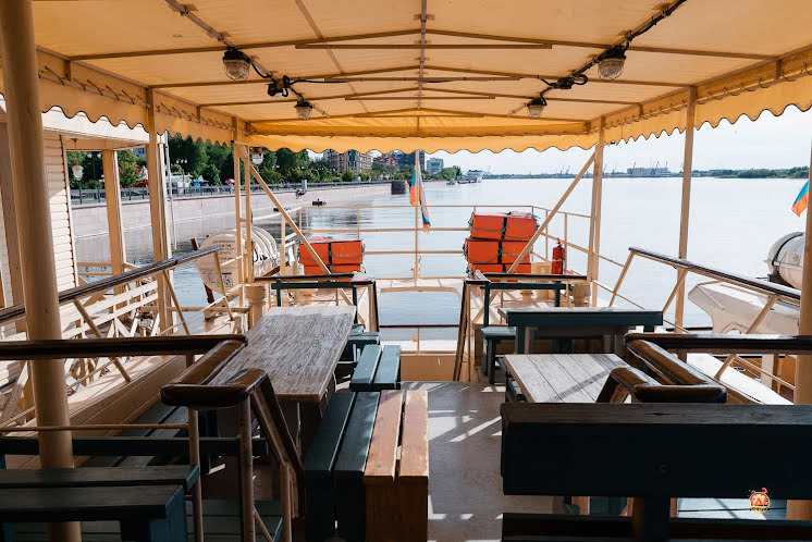 Зал «Теплоход» в «Поплавок» фотография №9