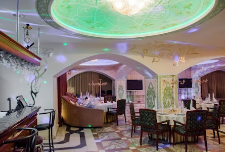 Зал «Восточный» в Зал «Хрустальный»