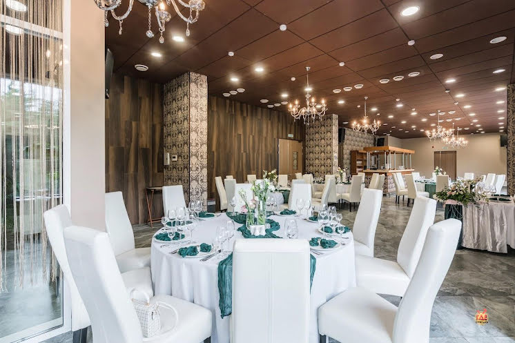 Основной зал ресторанного комплекса в «БОР» фотография №1