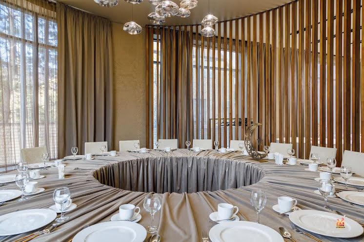 Банкетный зал на 1 этаже с вип-комнатой в «Эмиз» фотография №4